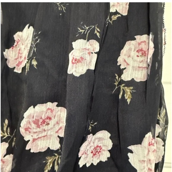 Beautiful Floral Dress - Picture 2 of 6